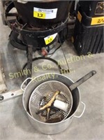 Propane Fish Fryer w/Cast Iron Pot/Dutch Oven