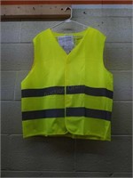 9 times the bid high visibility vest. Size L.