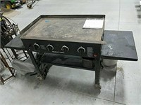 Black stone portable grill w/ empty propane tank-