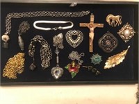 LARGE LOT OF COSTUME JEWELRY BROOCHES