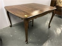 Oak table with two leaves
