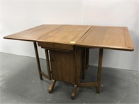 Oak dropleaf table