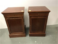 Pair modern side stands