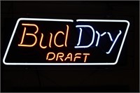 Bud Dry Draft Neon Beer Light.