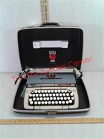 Smith Corona classic 12 typewriter in case