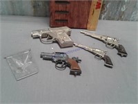 Small metal toy guns, 3.5" to 5.5" long