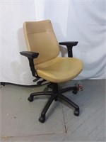 Chaise de bureau en cuir - Leathered office chair
