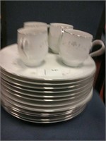 16 piece plate and coffee cups