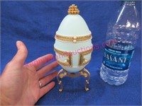 7in tall musical goose egg with 3 compartments