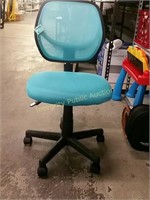 Rolling Blue Desk Chair *see desc