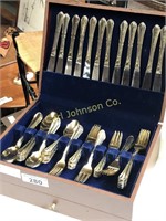 SET SILVERWARE FOR 12 + DRAWER W/SERVING PIECES