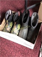 BOX W/2 PAIRS OF RUBBER BOOTS