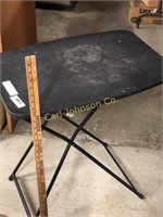 FOLDING TABLE