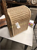 WOVEN WICKER STORAGE CHEST