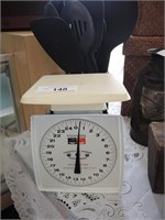 OLD KITCHEN SCALE