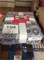 1 LOT TWIN QUILT