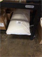 1 LOT BED PILLOW