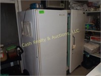 UPRIGHT FREEZER