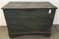 EARLY PRIMITIVE WOODEN BOX