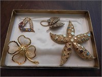 Grouping of Vintage Custom Jewlery Brooches