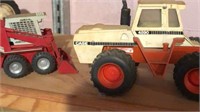 2 toy tractors Case 4890, Gehl 4610