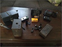 Collection of assorted vintage cameras