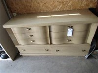 Blonde chest of drawers & dresser