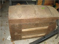 Old Humpback Trunk with tray