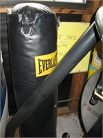 Everlast boxing bag and stand