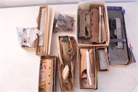 Group of 9 HO Scale Train Cars / Parts