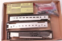 Group of 5 HO Scale Train Cars / Parts