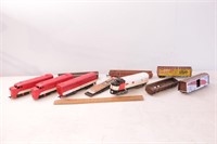 Assorted HO Engines & Parts Train Cars