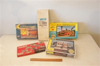 Group of 5 HO Scale Buildable Structures - various