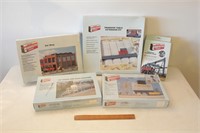 Group of 5 HO Scale Walthers Corner Stone Building