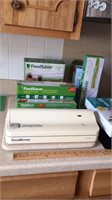 Foodsaver with 5 new packaging rolls,