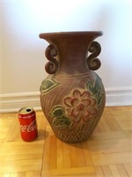 Poterie ou vase en ceramique