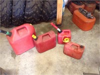 4 plastic gas cans