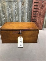 Wood box w/ hinged lid