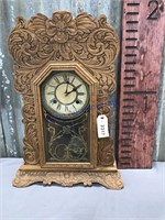 Wood carved mantel clock w/ key