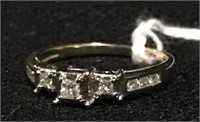 14k White Gold & Diamond Ring