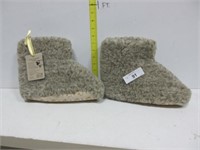 Pr Pure Wool Sz 11-12 Mens Slippers