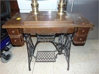Antique Singer Sewing Machine w/ Table
