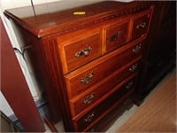 Broyhill 5 drawer dresser, solid, good quality
