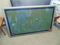 SRs BBL 50 inch TV - no remote on cords