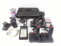 Atari 2600 + 6 mannettes + 2 jeux + cables