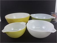 4 bols et saladiers Pyrex bowls