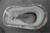 Cast Iron Tub / has no feet included