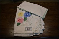 Tablecloth with 12 Matching Napkins