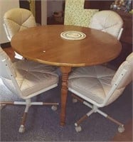 Kitchen table and 4 chairs, round table & 2 leaves