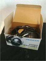 Pioneer stereo headphones look new and box